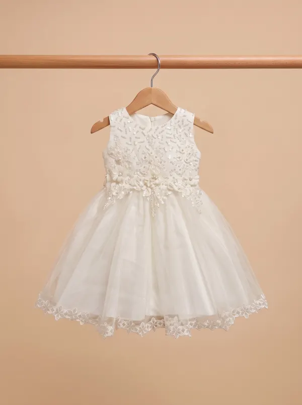 Robe blanche — 5 ans · Bébé et enfant, dressing du studio de Julie Dugardin Photographe