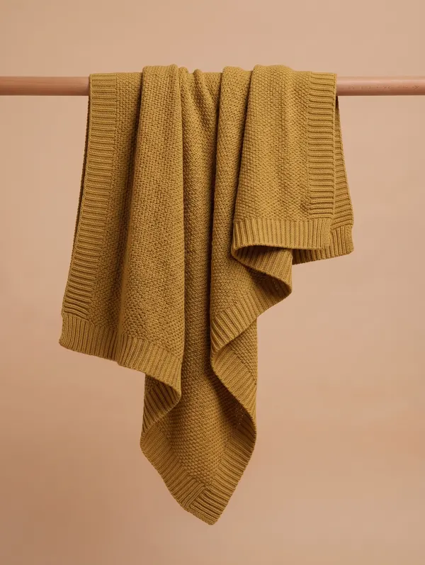 Couverture moutarde · Décors et accessoires, dressing du studio de Julie Dugardin Photographe