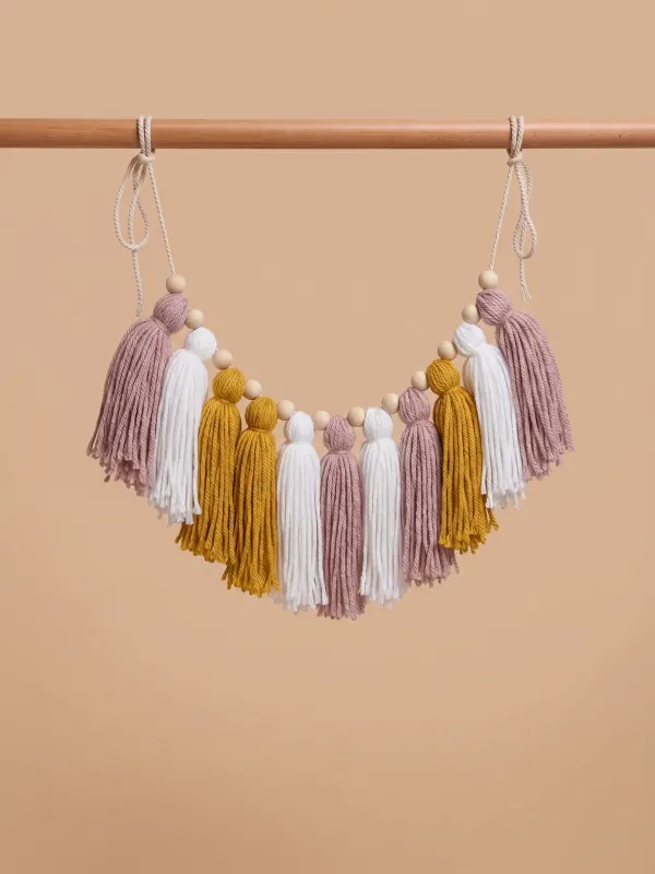 Guirlande decorative · Décors et accessoires, dressing du studio de Julie Dugardin Photographe