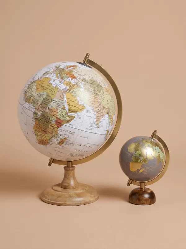 Map monde · Décors et accessoires, dressing du studio de Julie Dugardin Photographe