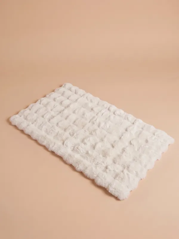 Tapis blanc · Décors et accessoires, dressing du studio de Julie Dugardin Photographe