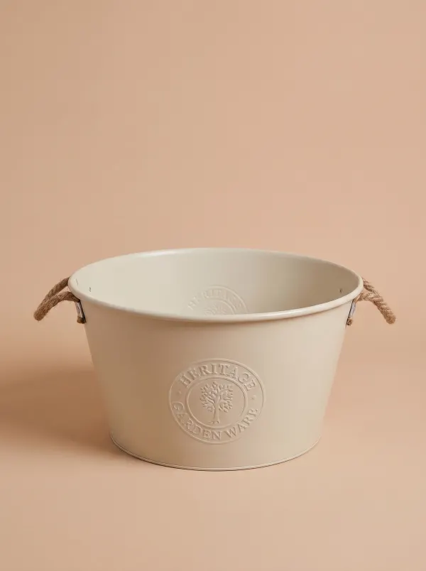 Panier pour bébé · Mobilier, dressing du studio de Julie Dugardin Photographe