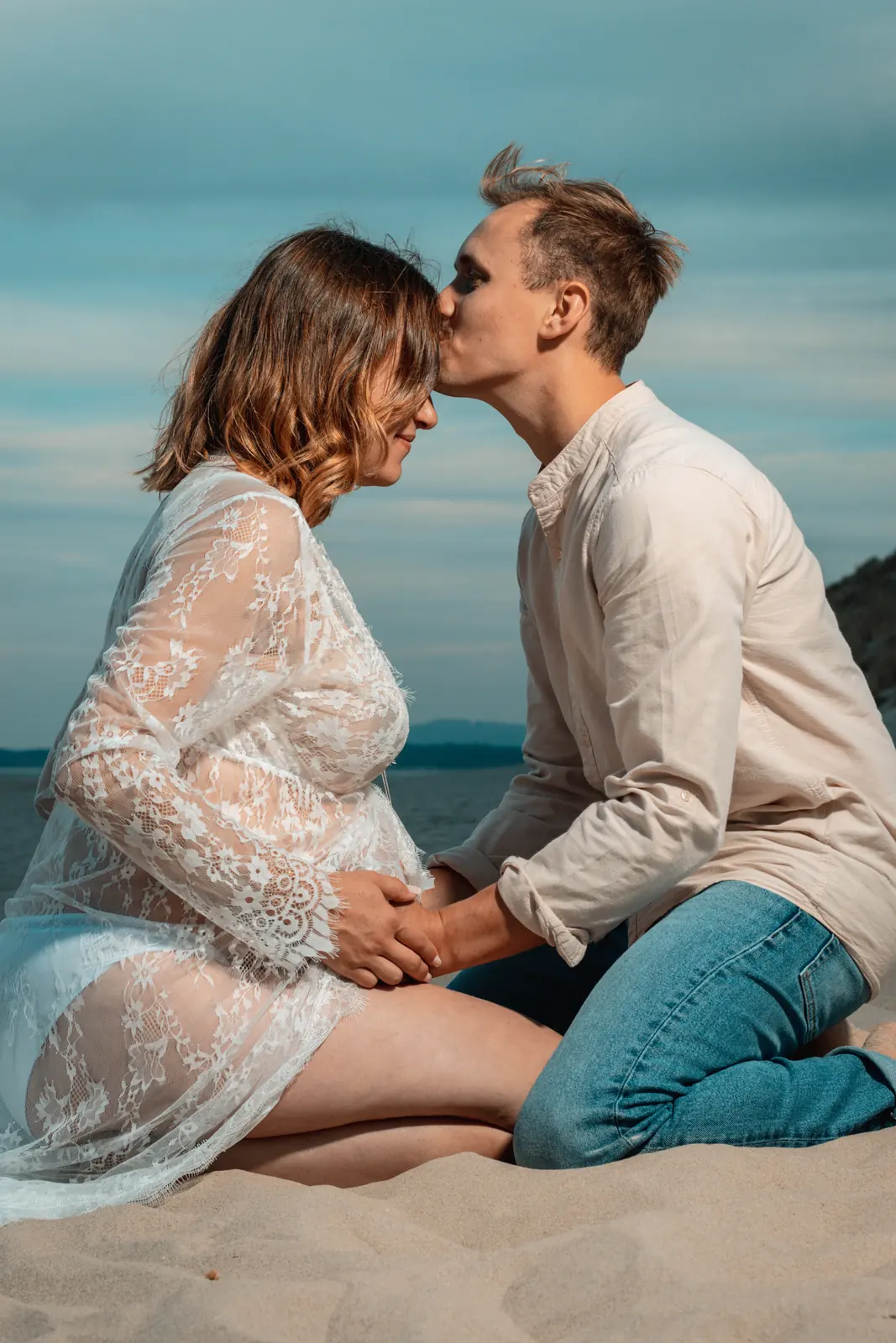 Séance photo grossesse en couple sur la plage du Touquet — Julie Dugardin